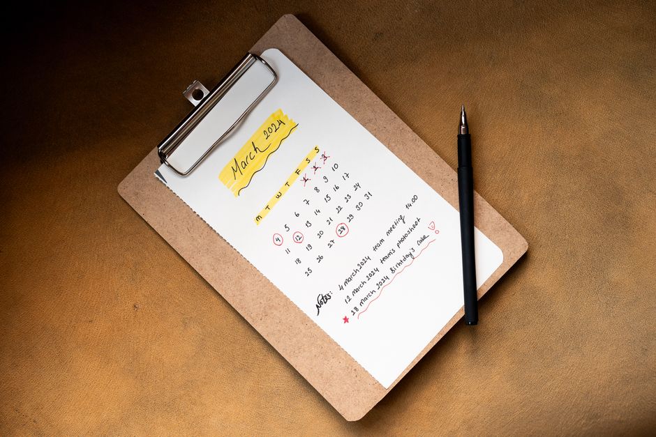 Professional event planner organizing a wedding