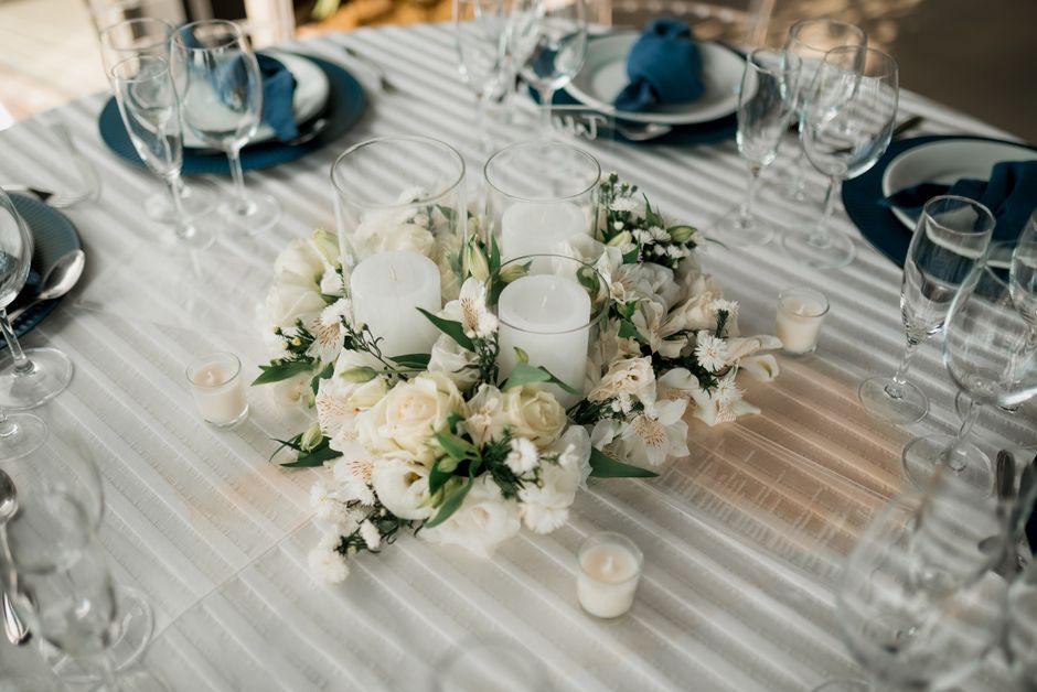 Elegant floral wedding table centerpiece